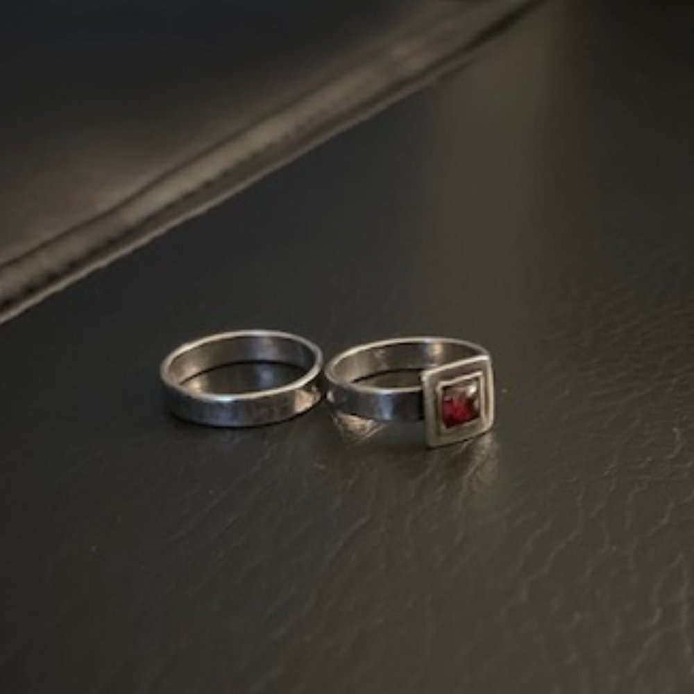 Silpada Retired Sterling Silver Garnet Stackable Ring R0949 Size 6